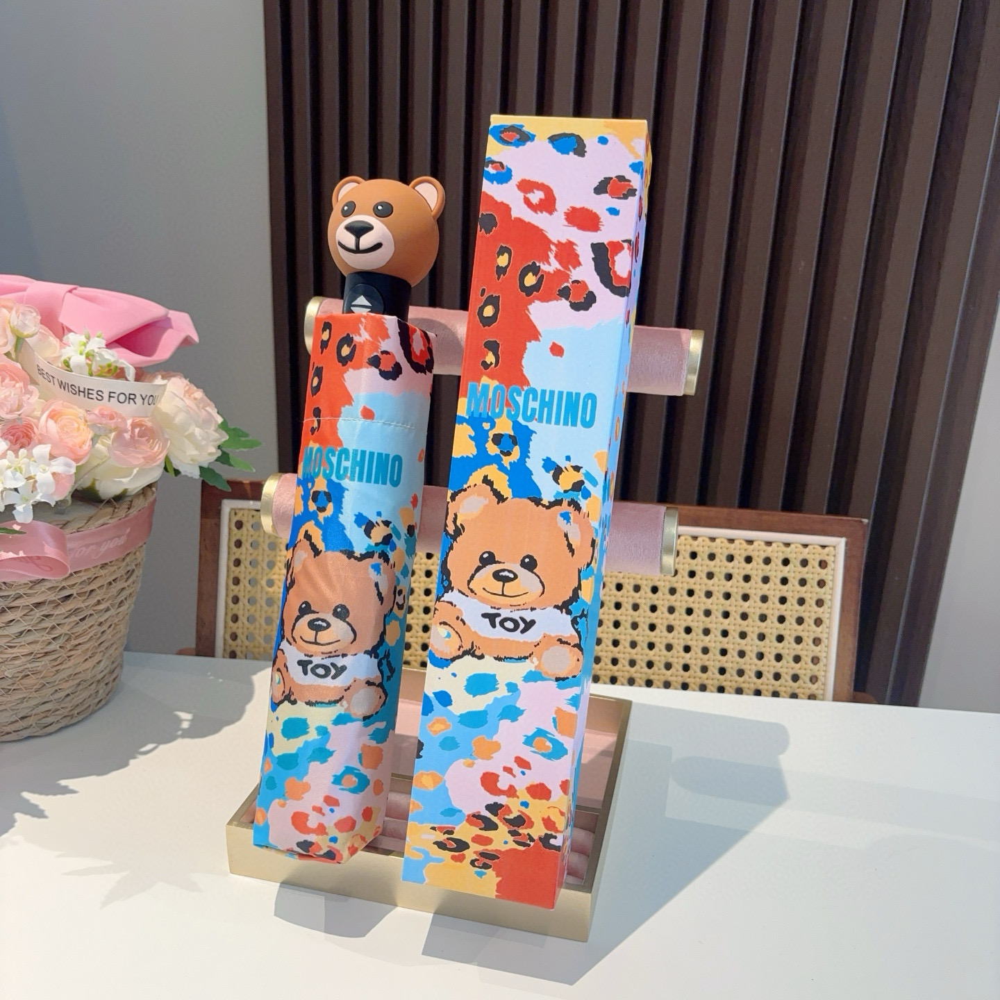  Moschino（莫斯奇诺）熊头柄 三折自动伞设计师Franco Moschino以自己的名字命名的一