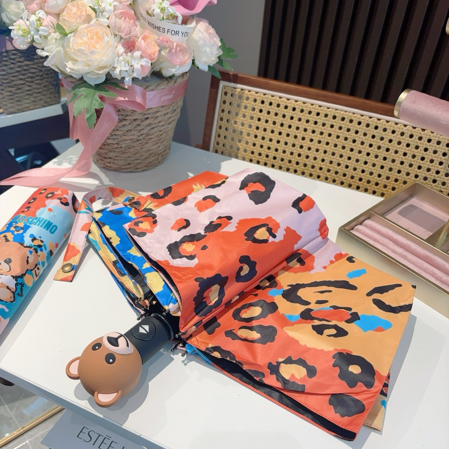  Moschino（莫斯奇诺）熊头柄 三折自动伞设计师Franco Moschino以自己的名字命名的一