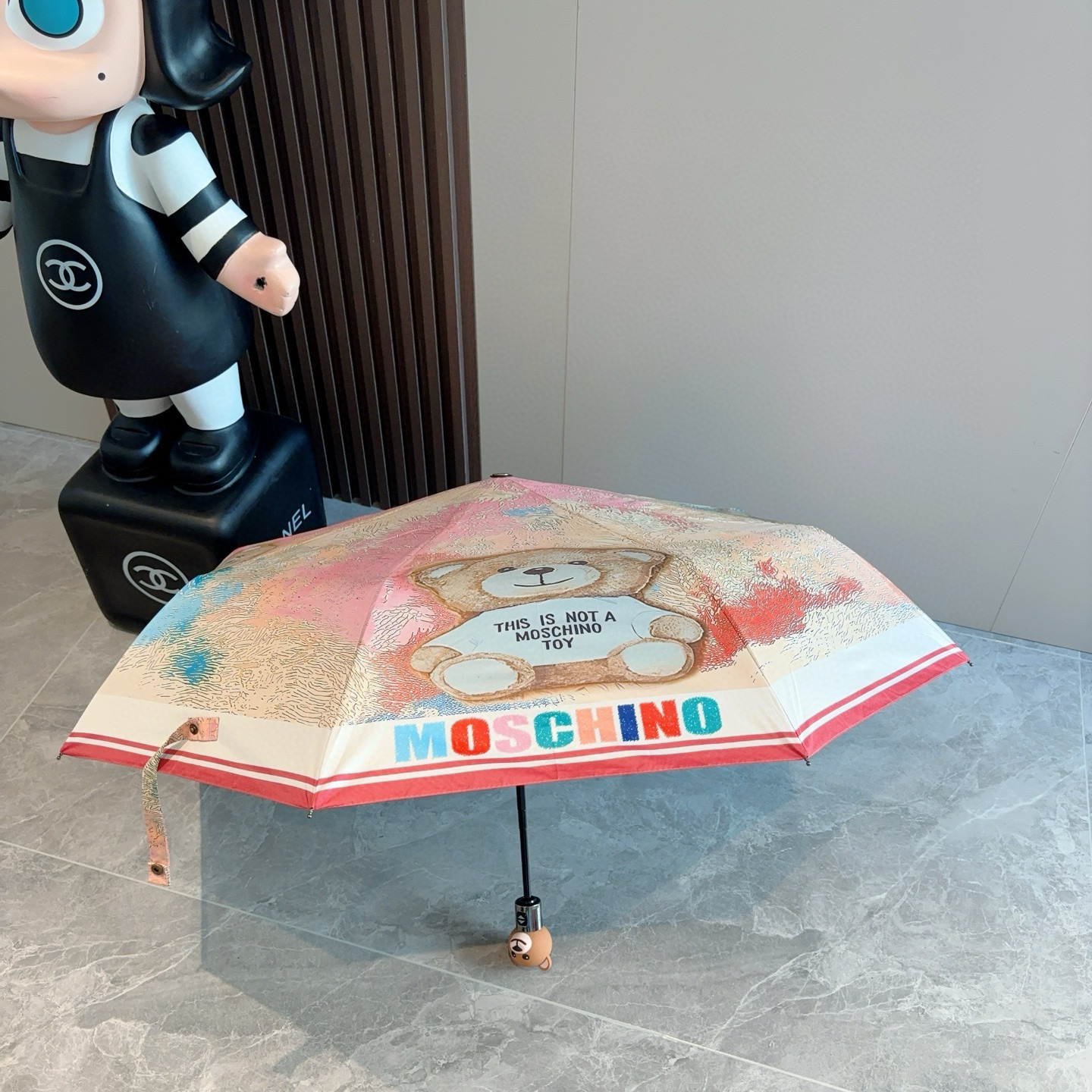  Moschino（莫斯奇诺）熊头柄 三折自动伞设计师Franco Moschino以自己的名字命名的一