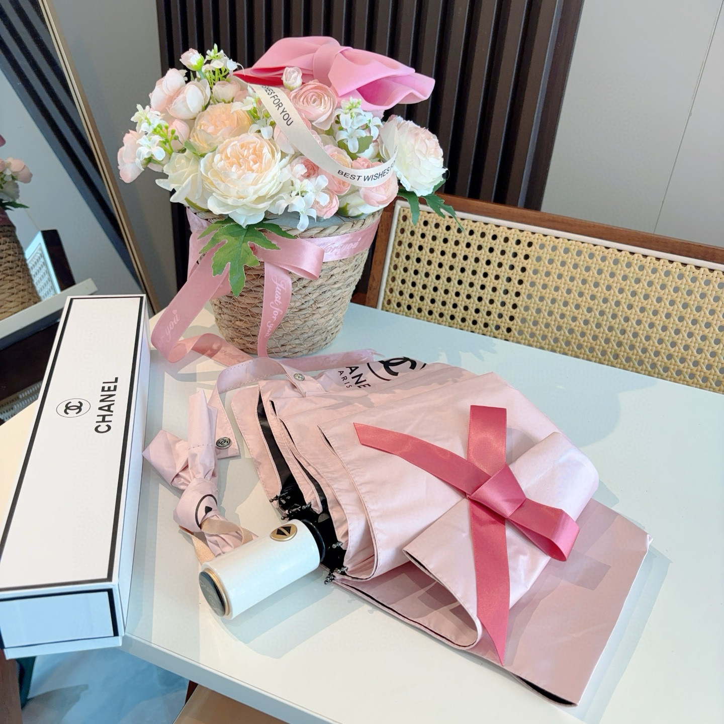  CHANEL（香奈儿）蝴蝶结🎀 三折自动折叠晴雨伞 集合香奈儿灵魂LOGO为一体的设计风格高雅奢华 带