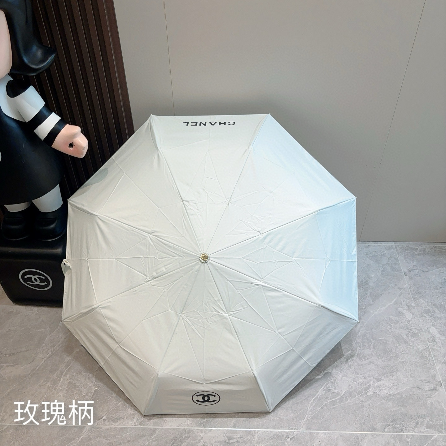  CHANEL（香奈儿） 新款玫瑰花头柄金枝 三折手开折叠晴雨伞 选用台湾进口UV防紫外线伞布 原单代工