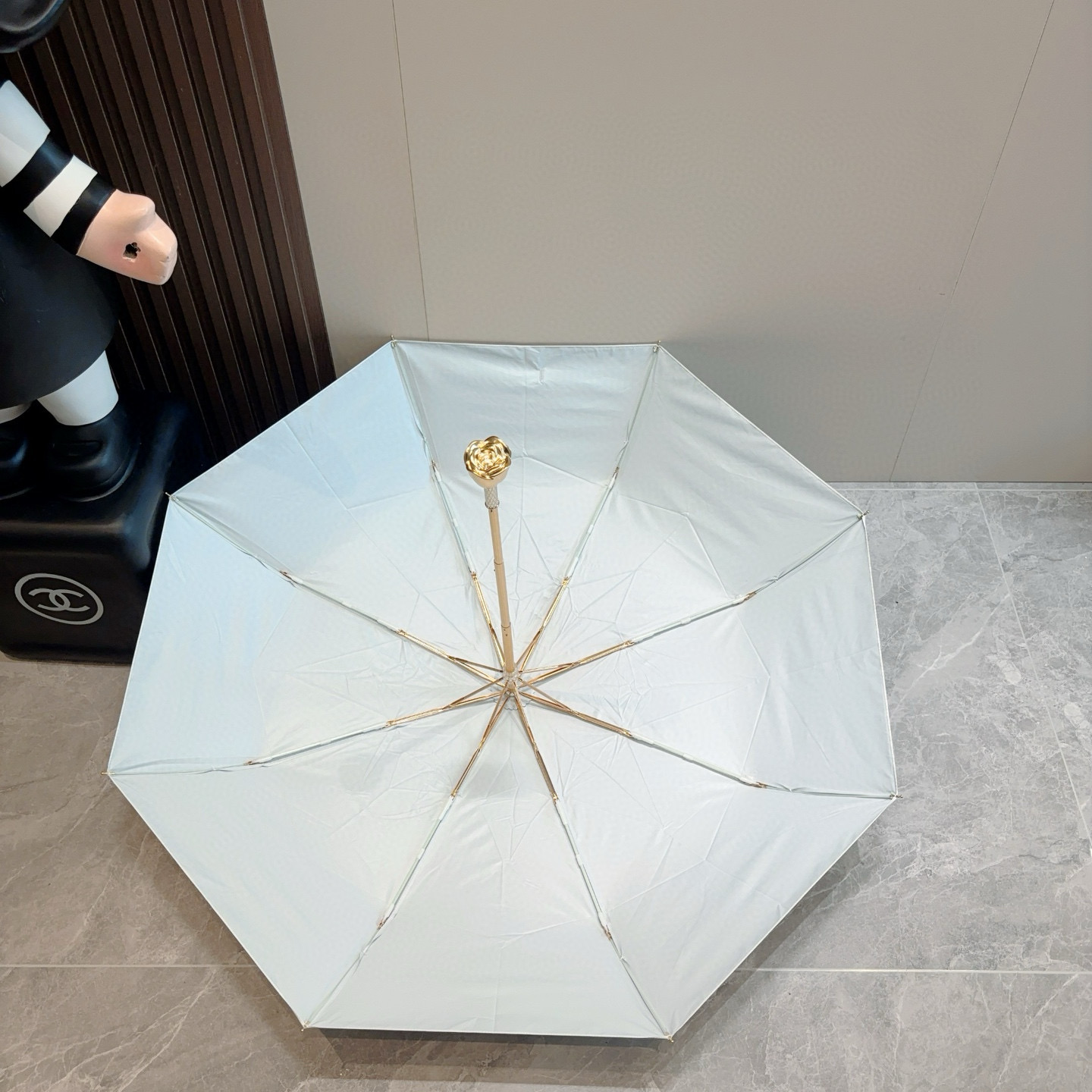  CHANEL（香奈儿） 新款玫瑰花头柄金枝 三折手开折叠晴雨伞 选用台湾进口UV防紫外线伞布 原单代工