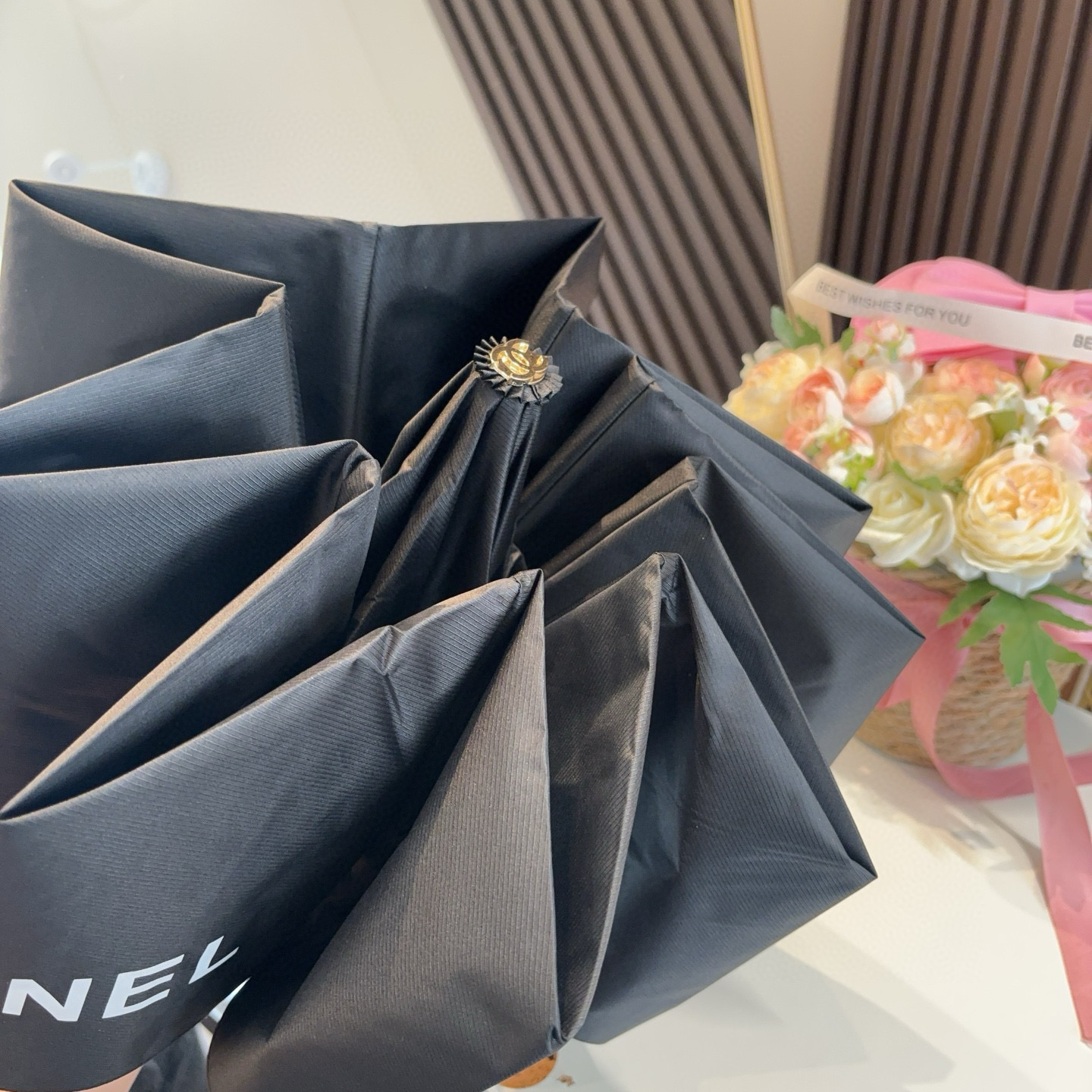  CHANEL（香奈儿） 新款玫瑰花头柄金枝 三折手开折叠晴雨伞 选用台湾进口UV防紫外线伞布 原单代工