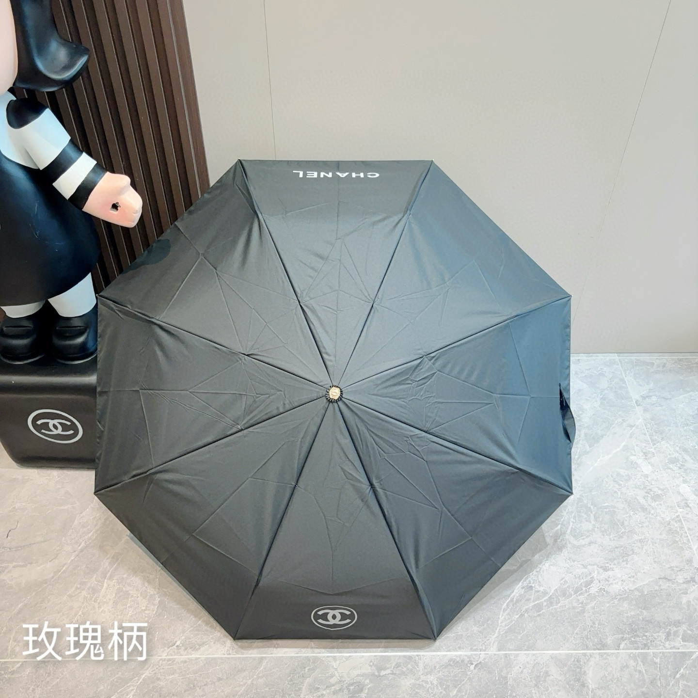 CHANEL（香奈儿） 新款玫瑰花头柄金枝 三折手开折叠晴雨伞 选用台湾进口UV防紫外线伞布 原单代工