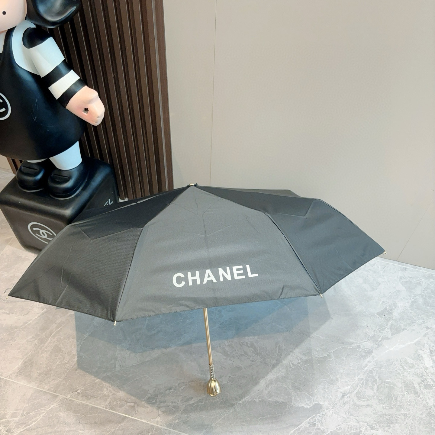  CHANEL（香奈儿） 新款玫瑰花头柄金枝 三折手开折叠晴雨伞 选用台湾进口UV防紫外线伞布 原单代工