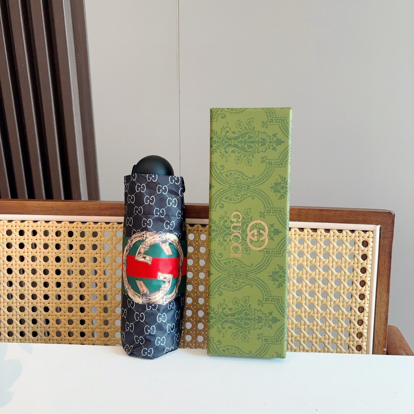GUCCI（古奇）新款  五折手开折叠晴雨伞 选用台湾进口UV防紫外线伞布 原单代工级品质  🌹