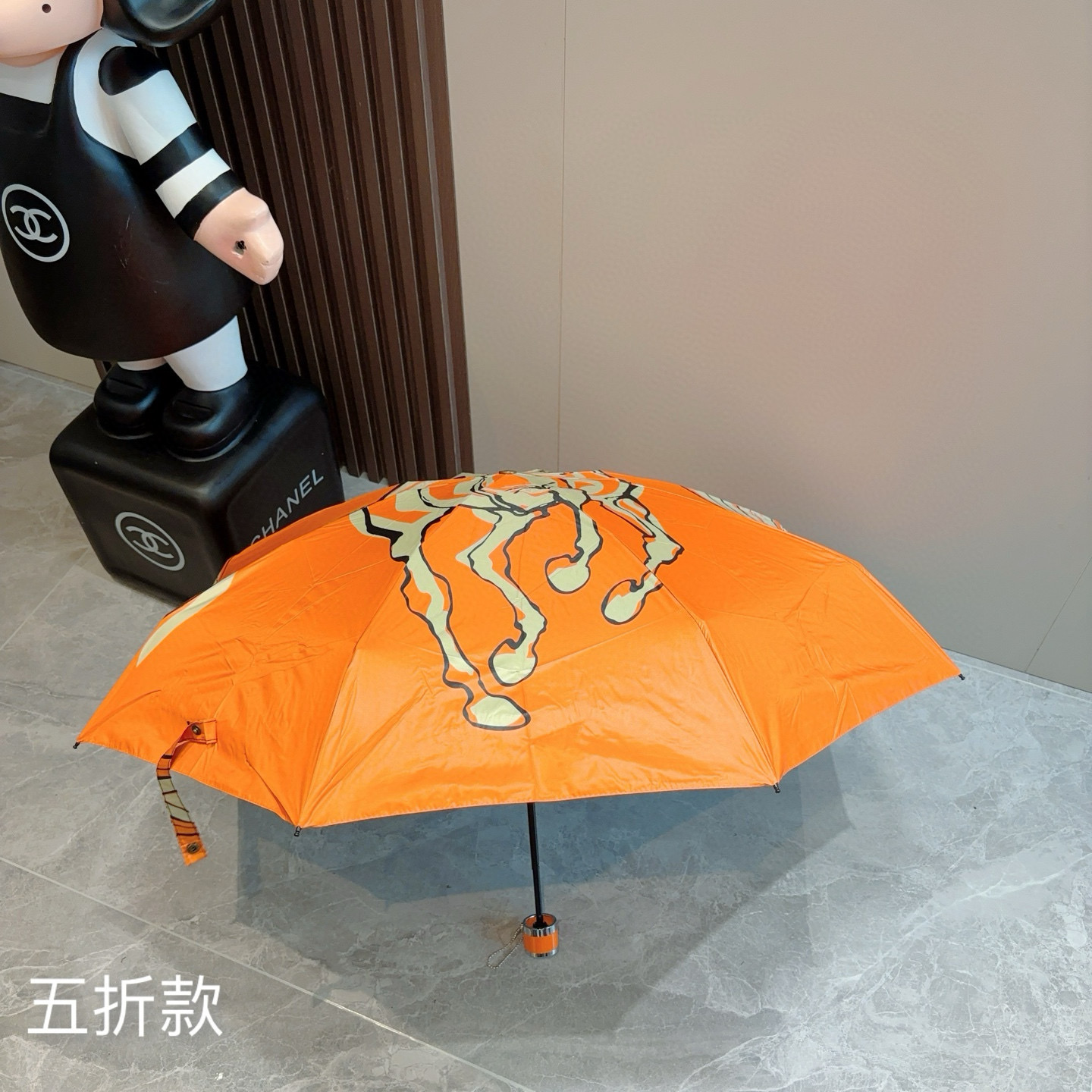 HERMÈS (爱马仕)新款 五折伞 热卖款 时尚指数爆表 不论晴天雨天使用都相得益彰 拥有它感受风从身
