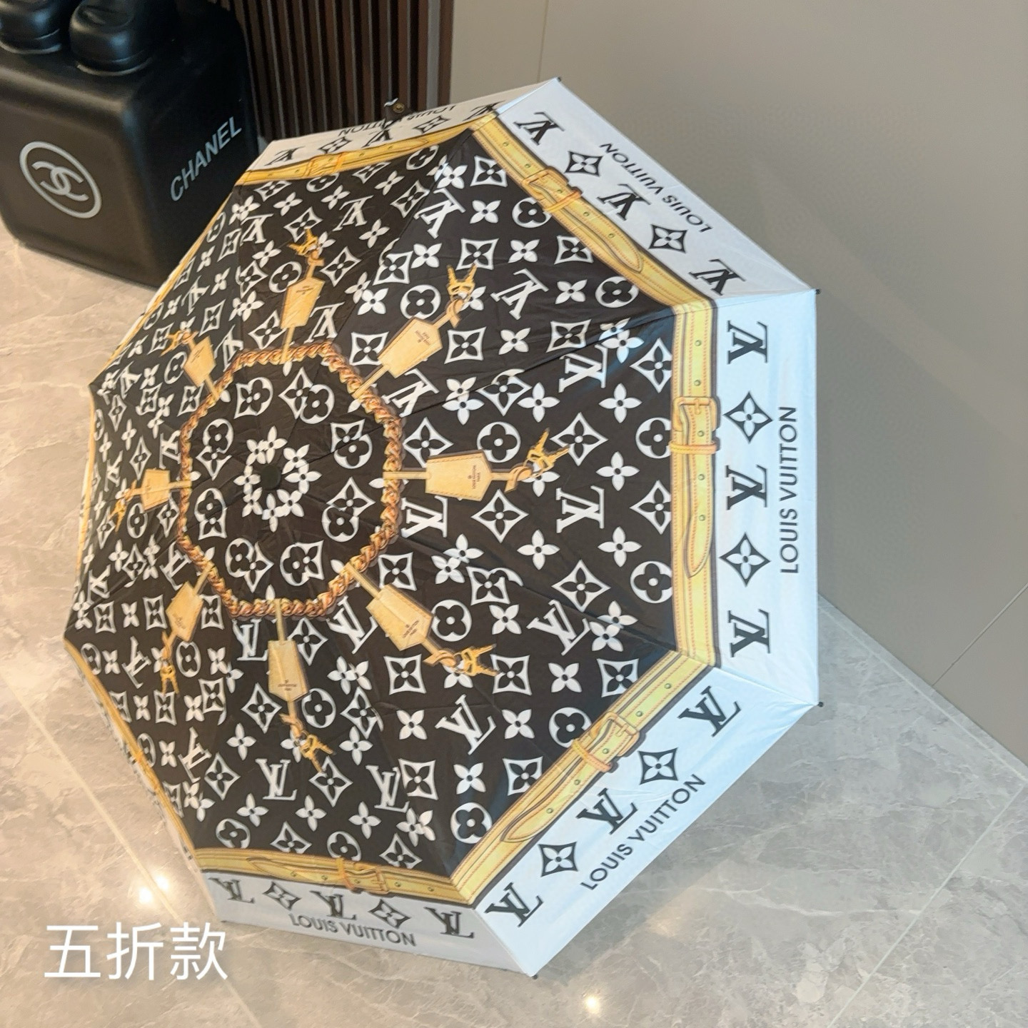  LOUIS VUITTON（路易威登）经典链条⛓️五折伞 热卖款 时尚指数爆表 不论晴天雨天使用都相得