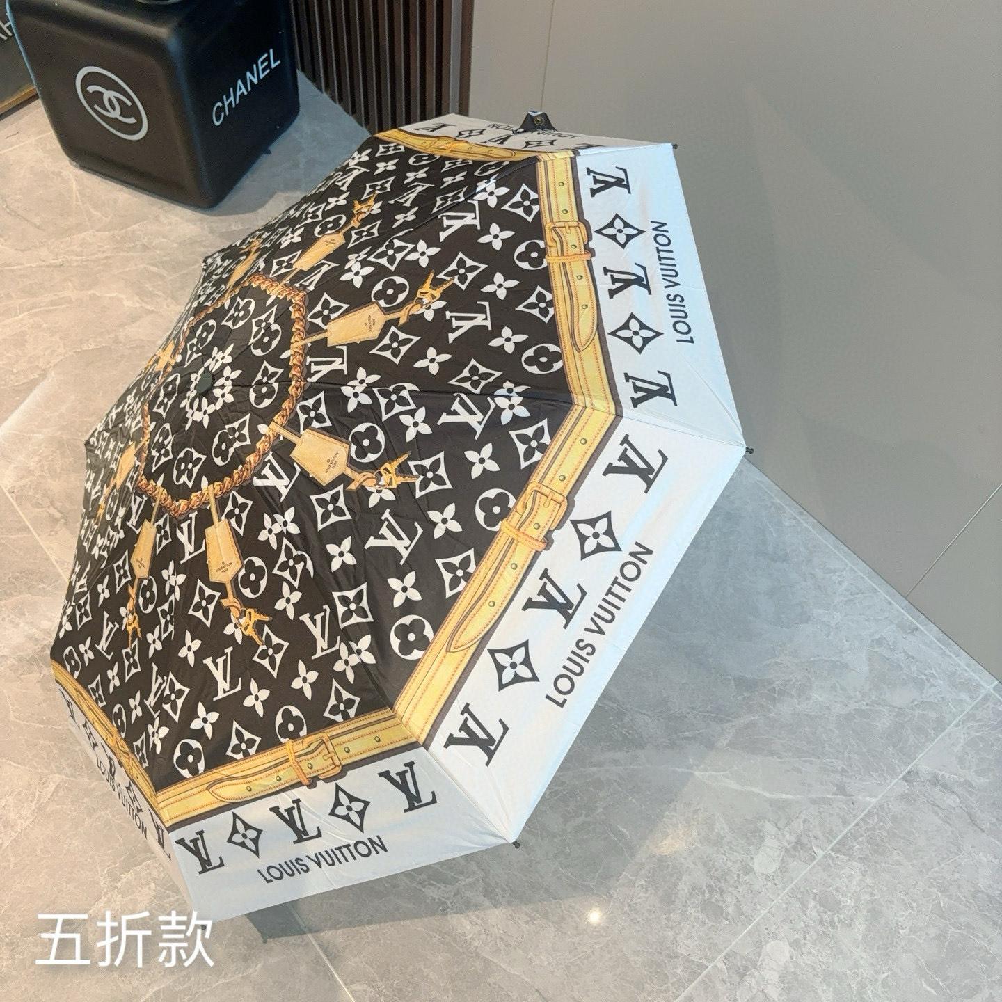  LOUIS VUITTON（路易威登）经典链条⛓️五折伞 热卖款 时尚指数爆表 不论晴天雨天使用都相得