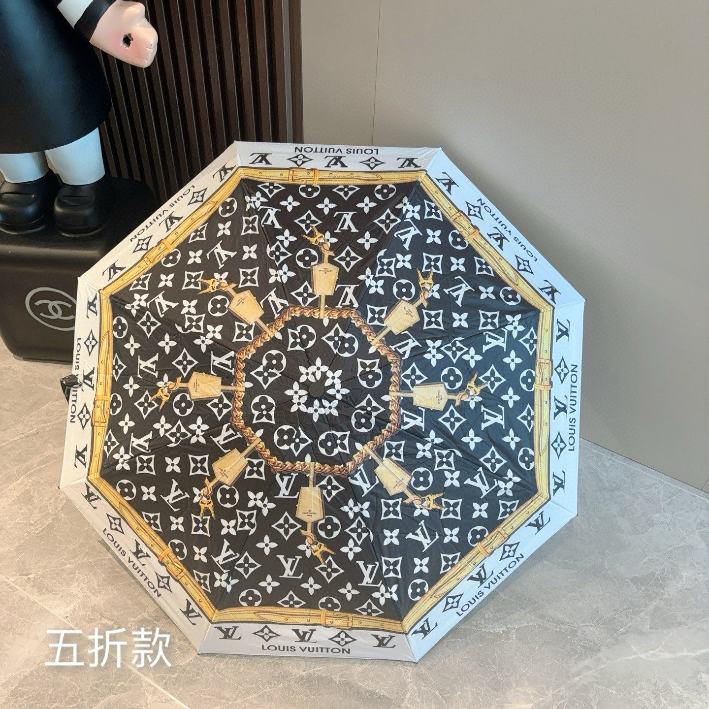  LOUIS VUITTON（路易威登）经典链条⛓️五折伞 热卖款 时尚指数爆表 不论晴天雨天使用都相得