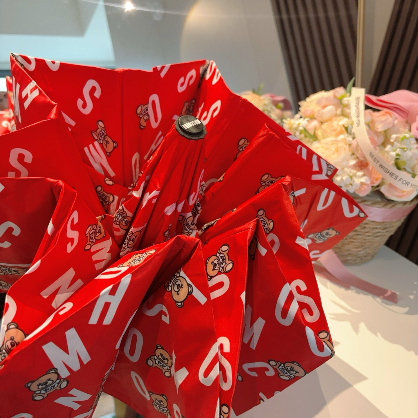  Moschino（莫斯奇诺）熊头柄 三折自动伞设计师Franco Moschino以自己的名字命名的一