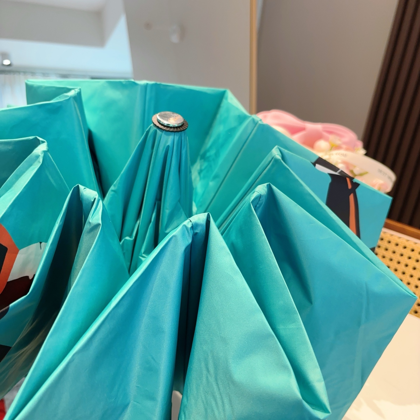  Tiffany蒂芙尼 💍时尚独特、三折自动折叠晴雨伞 火爆来袭 夏日里的小清新 高效阻隔紫外线涂层 有