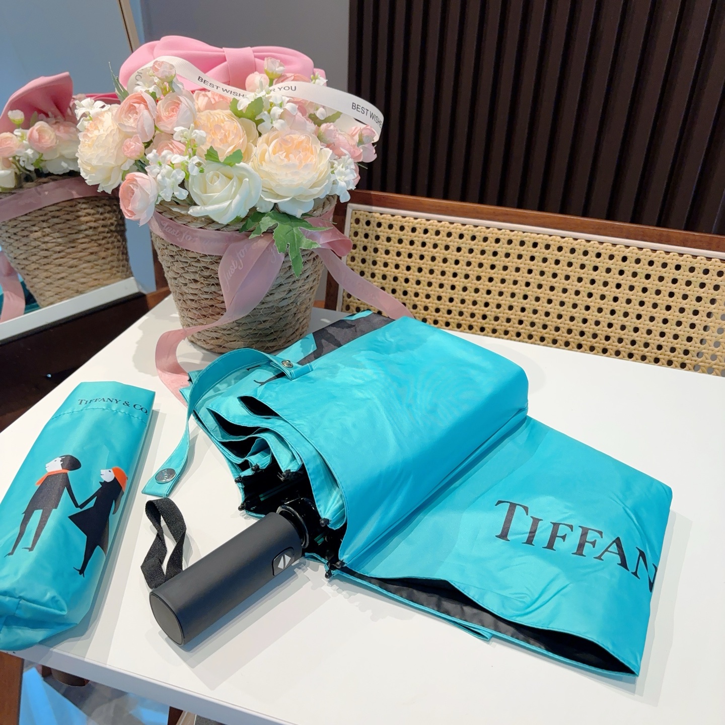  Tiffany蒂芙尼 💍时尚独特、三折自动折叠晴雨伞 火爆来袭 夏日里的小清新 高效阻隔紫外线涂层 有