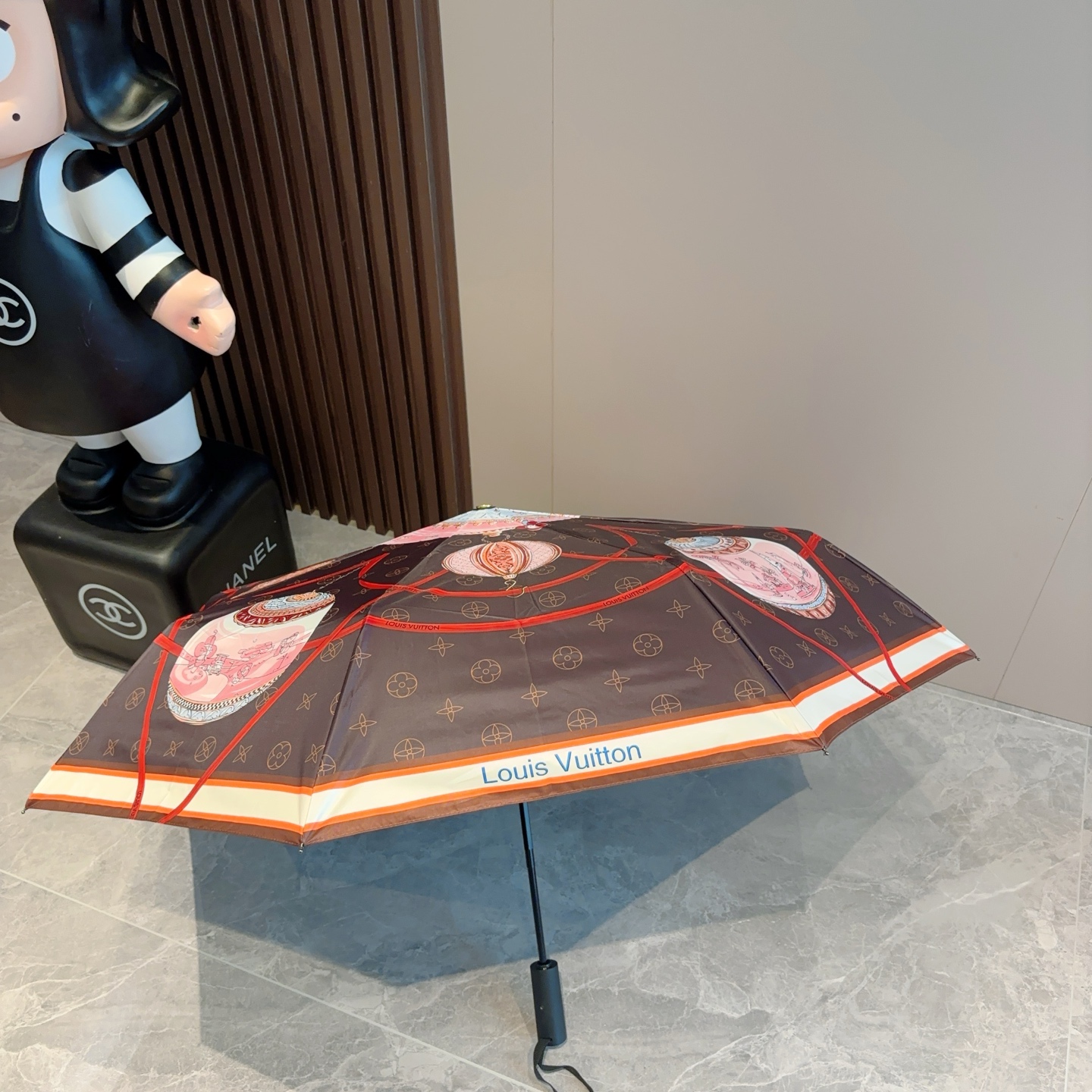  LOUIS VUITTON （路易威登）三折自动折叠晴雨伞 新涂层技术深色伞面 拥有令人惊喜的遮光效果