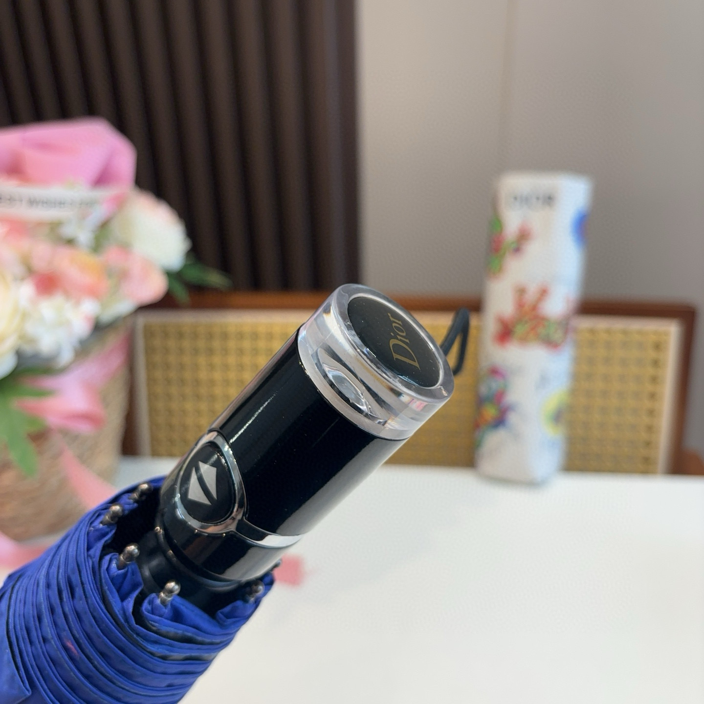  DIOR（迪奥）  三折自动折叠晴雨伞  时尚原单代工品质 细节精致 看得见的品质 打破一成不变 色泽