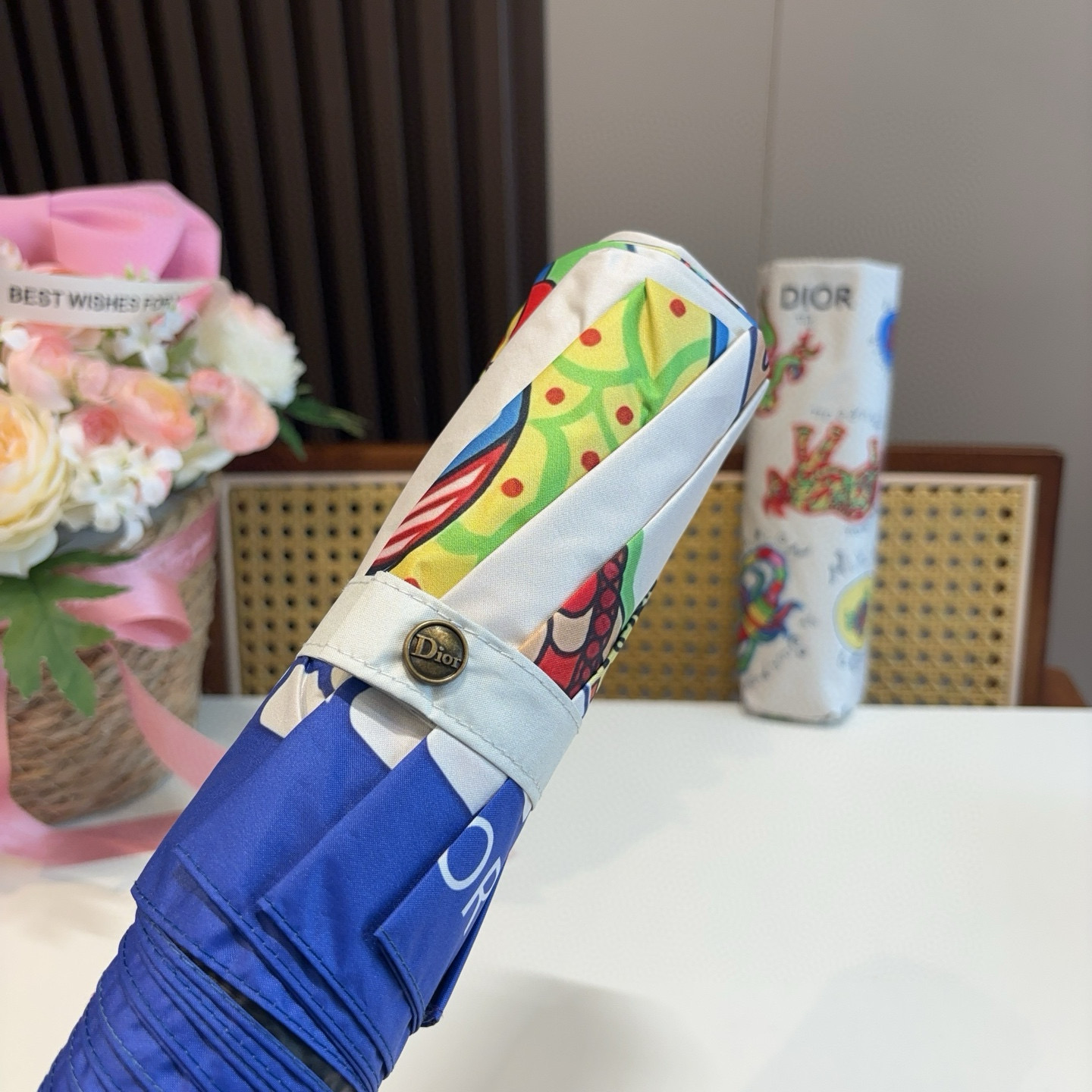  DIOR（迪奥）  三折自动折叠晴雨伞  时尚原单代工品质 细节精致 看得见的品质 打破一成不变 色泽