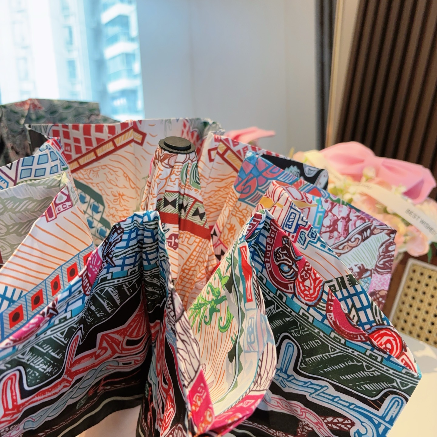 爱马仕（Hermès）   新款 极品H家三折自动伞重磅呈现 以其精湛的工艺技术和源源不断的想像力 新涂