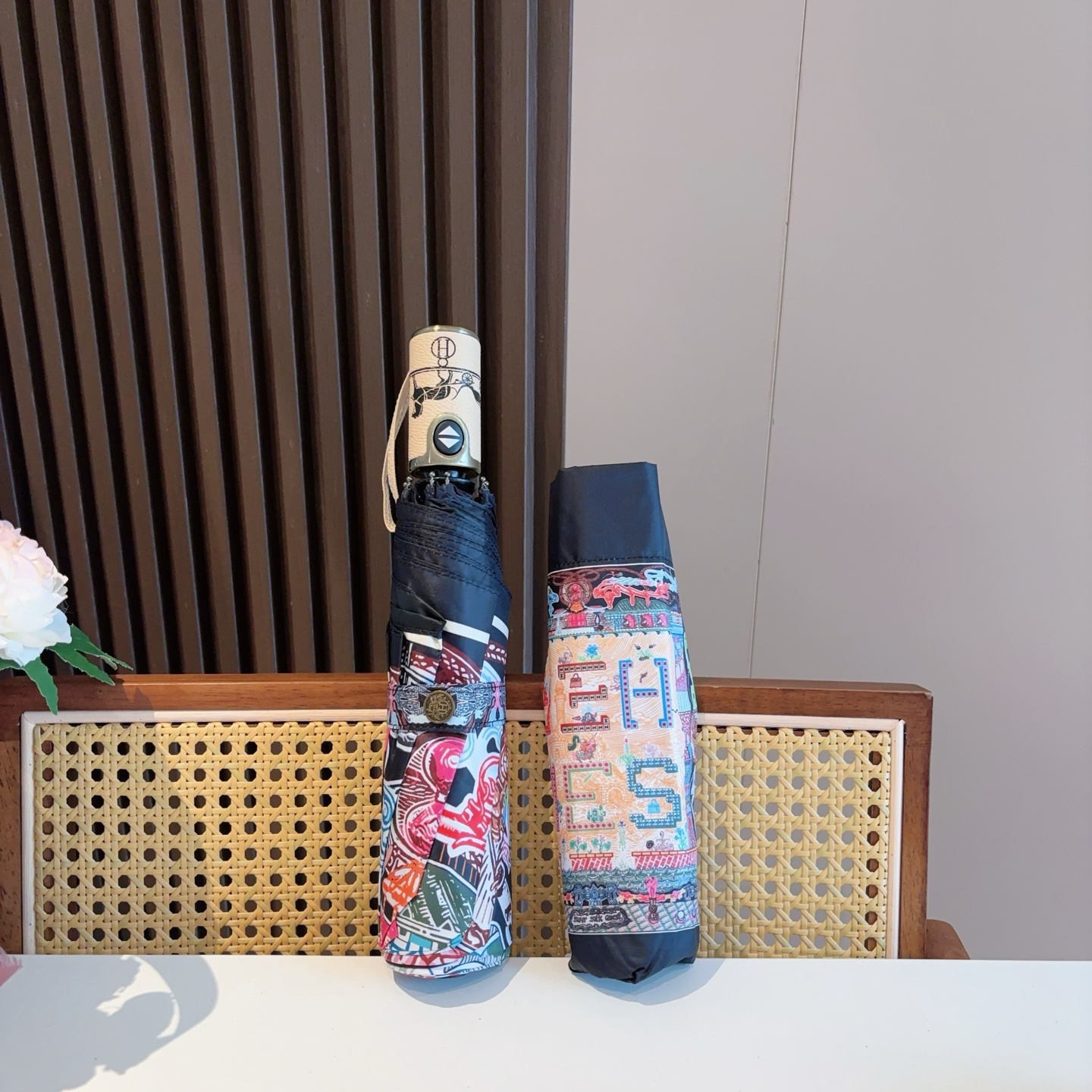 爱马仕（Hermès）   新款 极品H家三折自动伞重磅呈现 以其精湛的工艺技术和源源不断的想像力 新涂