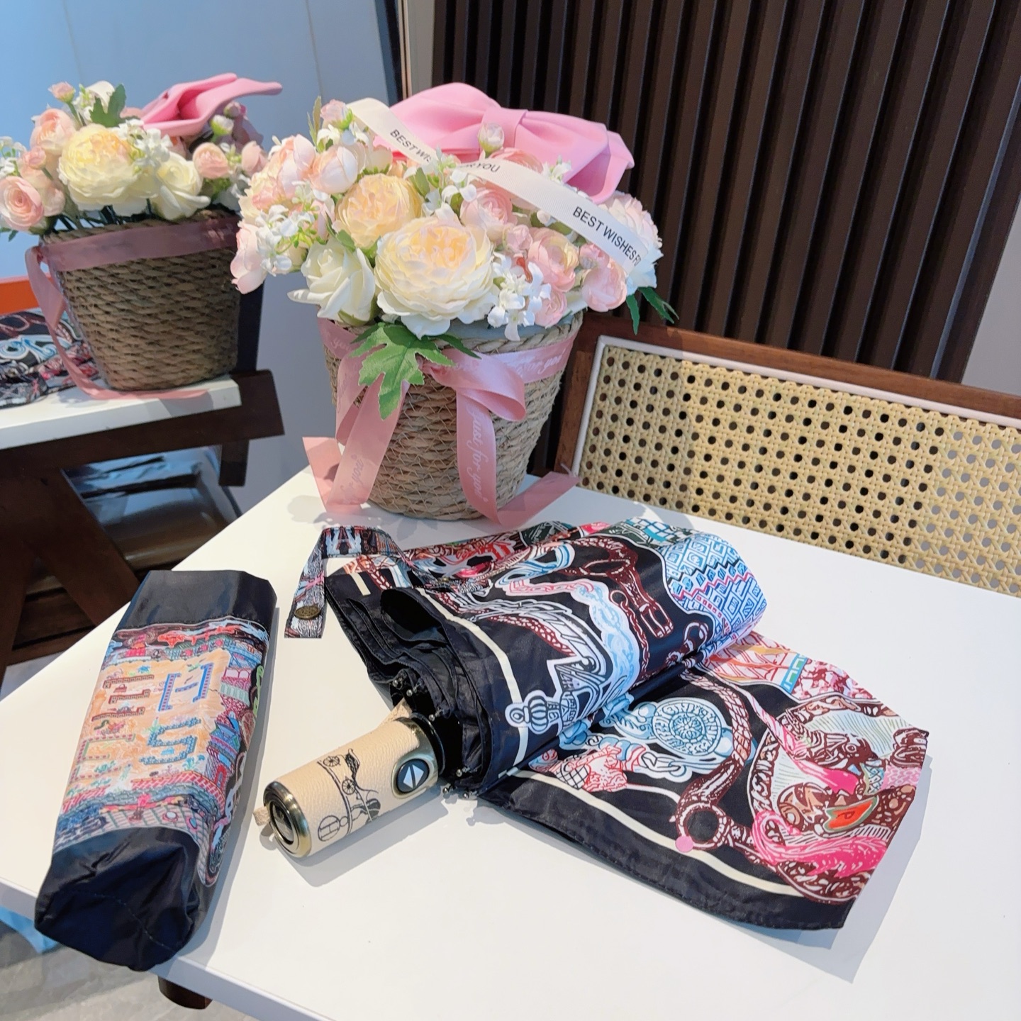 爱马仕（Hermès）   新款 极品H家三折自动伞重磅呈现 以其精湛的工艺技术和源源不断的想像力 新涂
