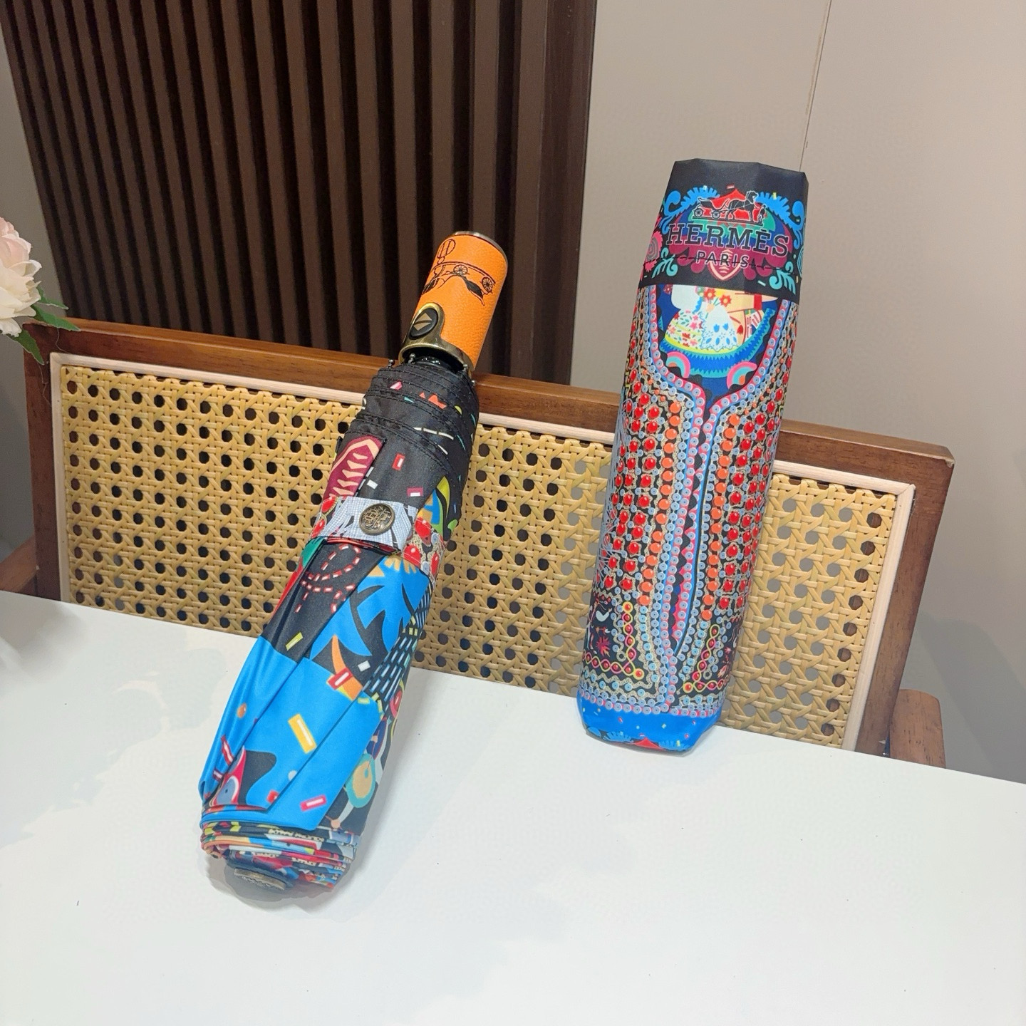 爱马仕（Hermès）   新款 极品H家三折自动伞重磅呈现 以其精湛的工艺技术和源源不断的想像力 新涂