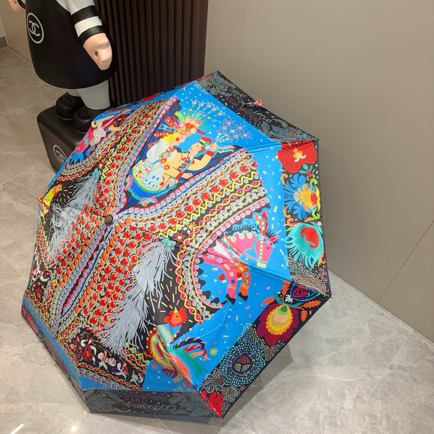 爱马仕（Hermès）   新款 极品H家三折自动伞重磅呈现 以其精湛的工艺技术和源源不断的想像力 新涂