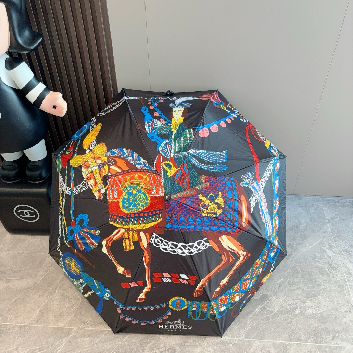 爱马仕（Hermès）   新款 极品H家三折自动伞重磅呈现 以其精湛的工艺技术和源源不断的想像力 新涂