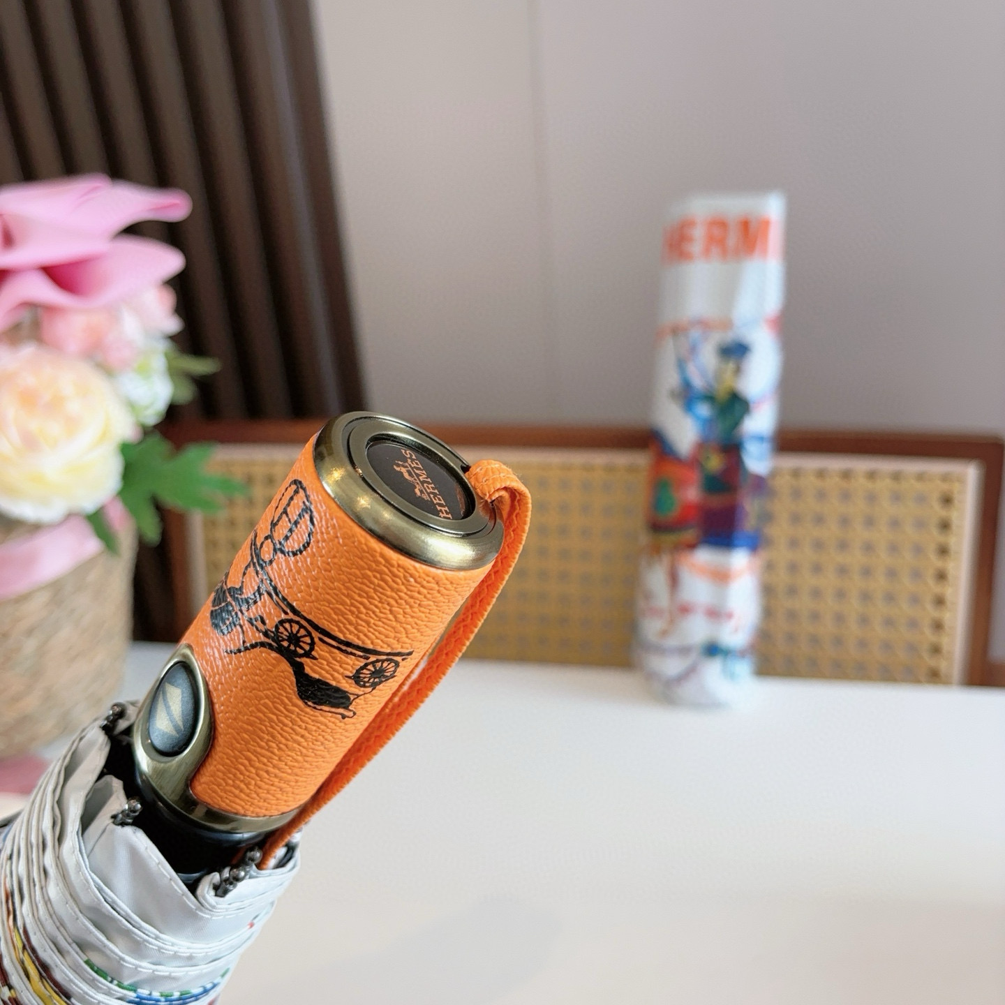 爱马仕（Hermès）   新款 极品H家三折自动伞重磅呈现 以其精湛的工艺技术和源源不断的想像力 新涂