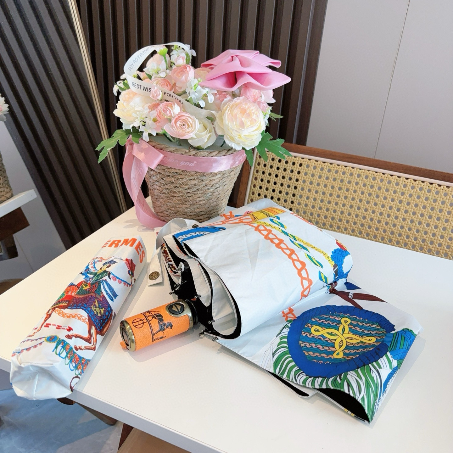 爱马仕（Hermès）   新款 极品H家三折自动伞重磅呈现 以其精湛的工艺技术和源源不断的想像力 新涂
