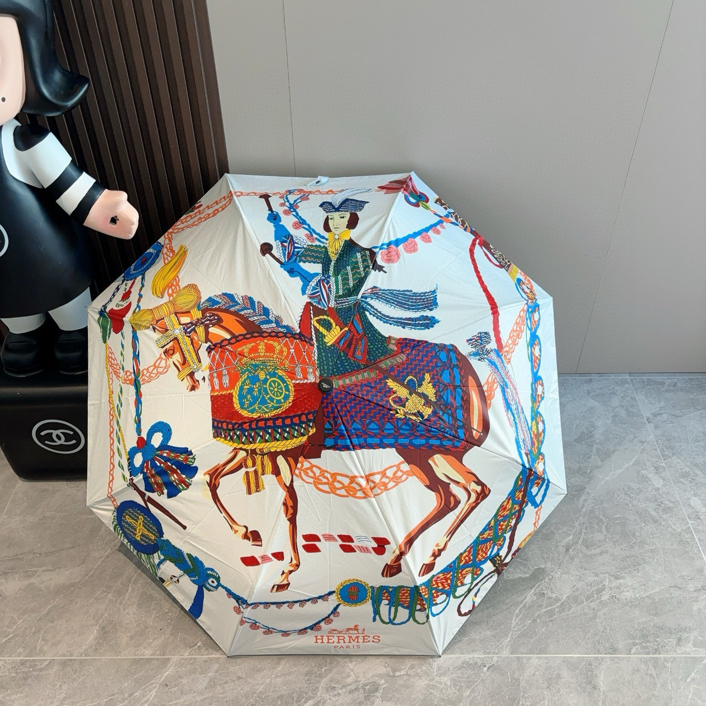 爱马仕（Hermès）   新款 极品H家三折自动伞重磅呈现 以其精湛的工艺技术和源源不断的想像力 新涂