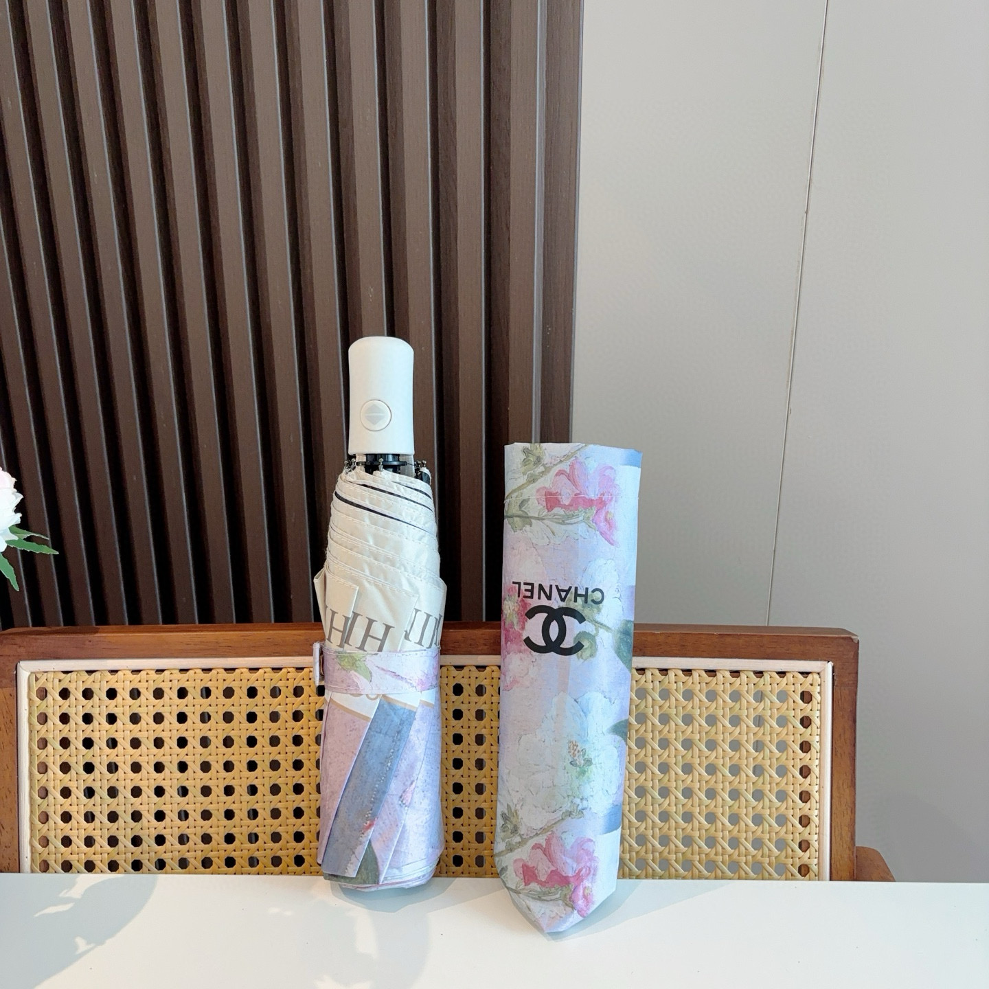  CHANEL（香奈儿）三折自动折叠晴雨伞 选用台湾进口UV防紫外线伞布 原单代工级品质  
