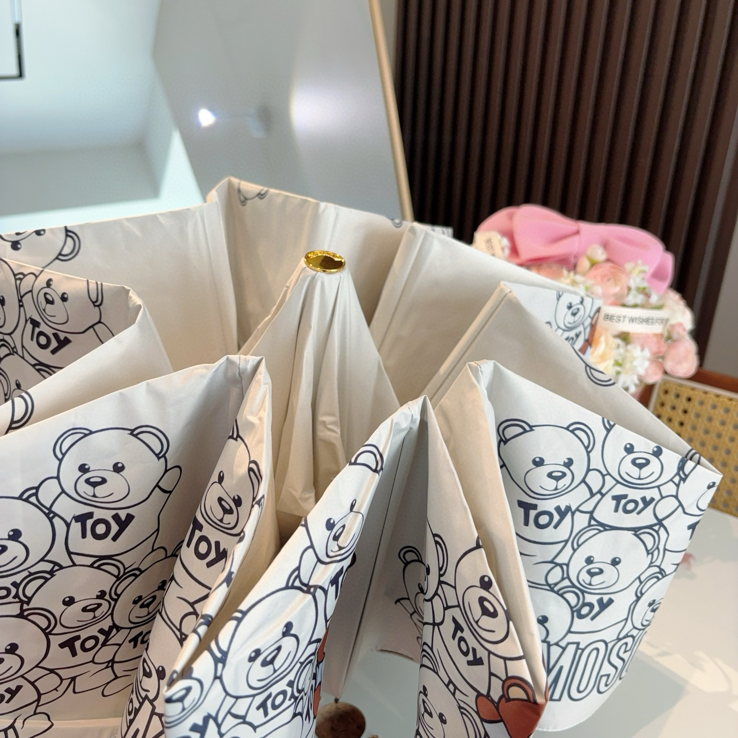  Moschino（莫斯奇诺）熊头柄 三折自动伞设计师Franco Moschino以自己的名字命名的一
