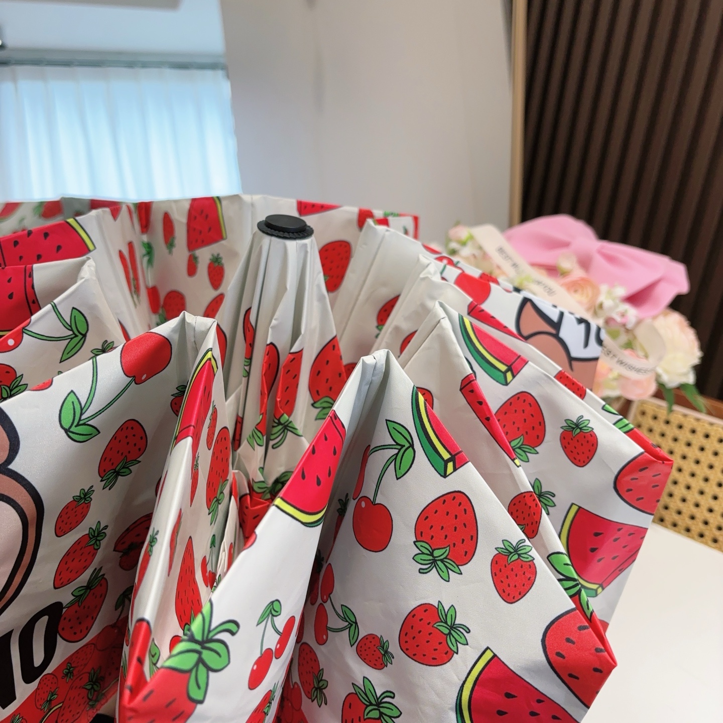   Moschino（莫斯奇诺）熊头柄 三折自动伞设计师Franco Moschino以自己的名字命名的