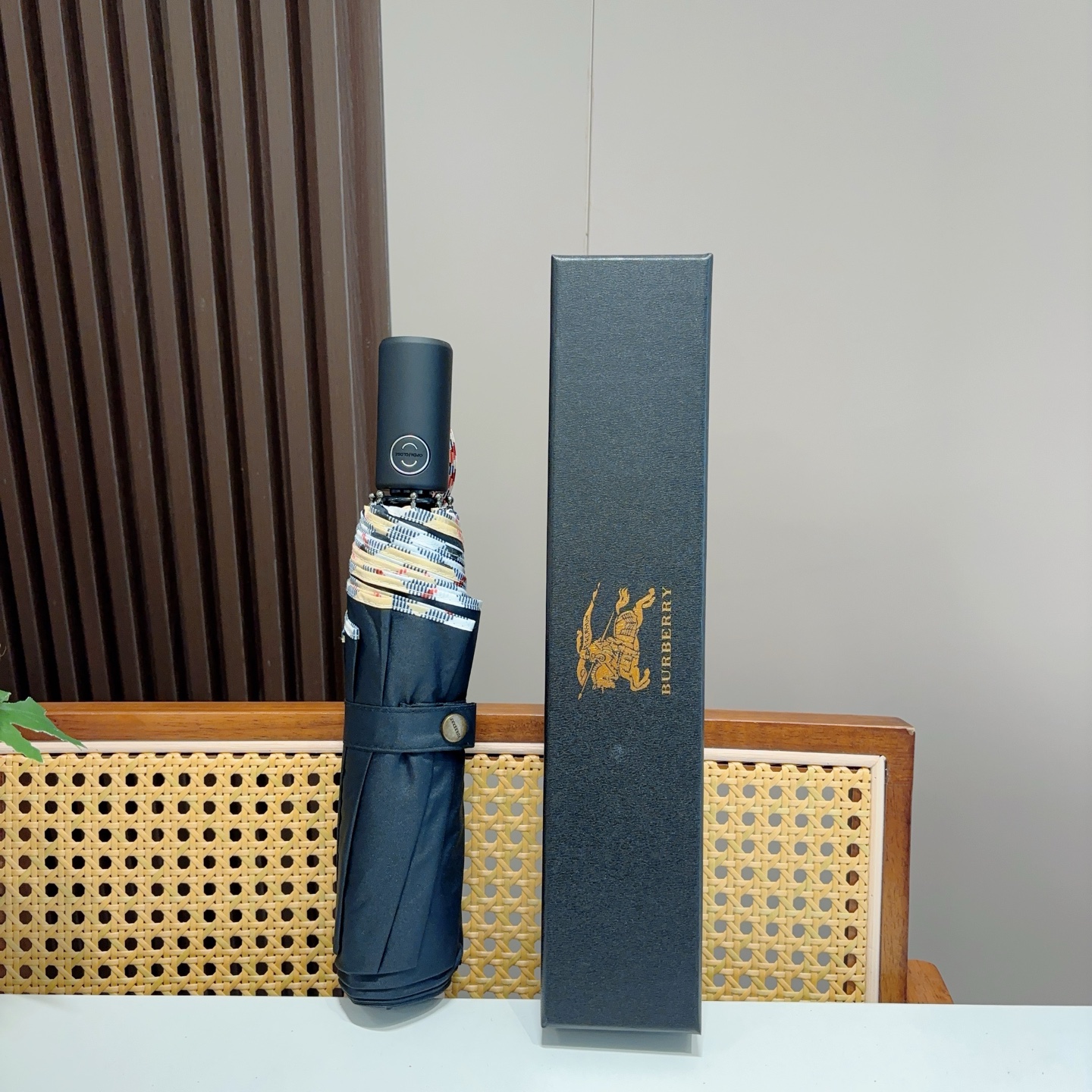  BURBERRY（巴宝莉） 三折自动折叠晴雨伞 年度巅峰之作 经典 高雅 时髦 这就是被称为英国BUR