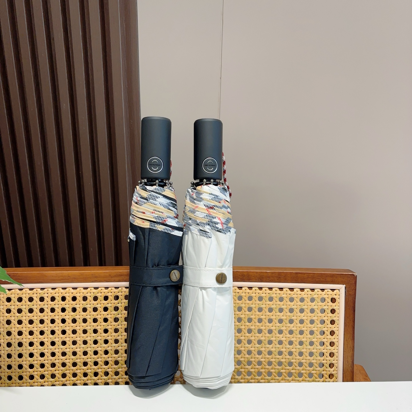  BURBERRY（巴宝莉） 三折自动折叠晴雨伞 年度巅峰之作 经典 高雅 时髦 这就是被称为英国BUR