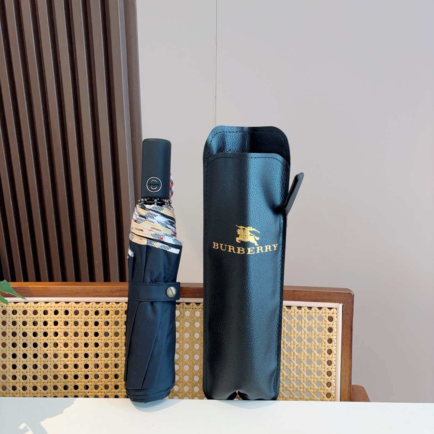  BURBERRY（巴宝莉） 三折自动折叠晴雨伞 年度巅峰之作 经典 高雅 时髦 这就是被称为英国BUR