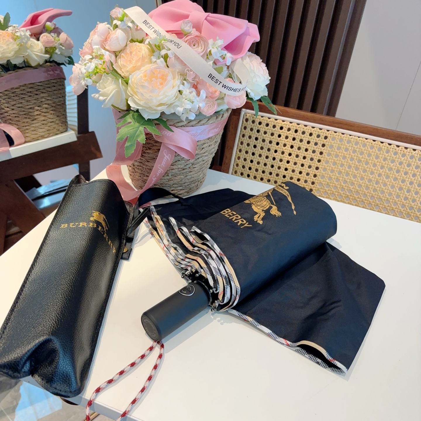  BURBERRY（巴宝莉） 三折自动折叠晴雨伞 年度巅峰之作 经典 高雅 时髦 这就是被称为英国BUR