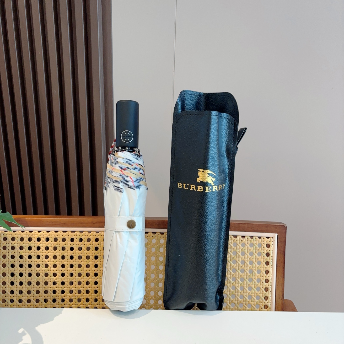  BURBERRY（巴宝莉） 三折自动折叠晴雨伞 年度巅峰之作 经典 高雅 时髦 这就是被称为英国BUR