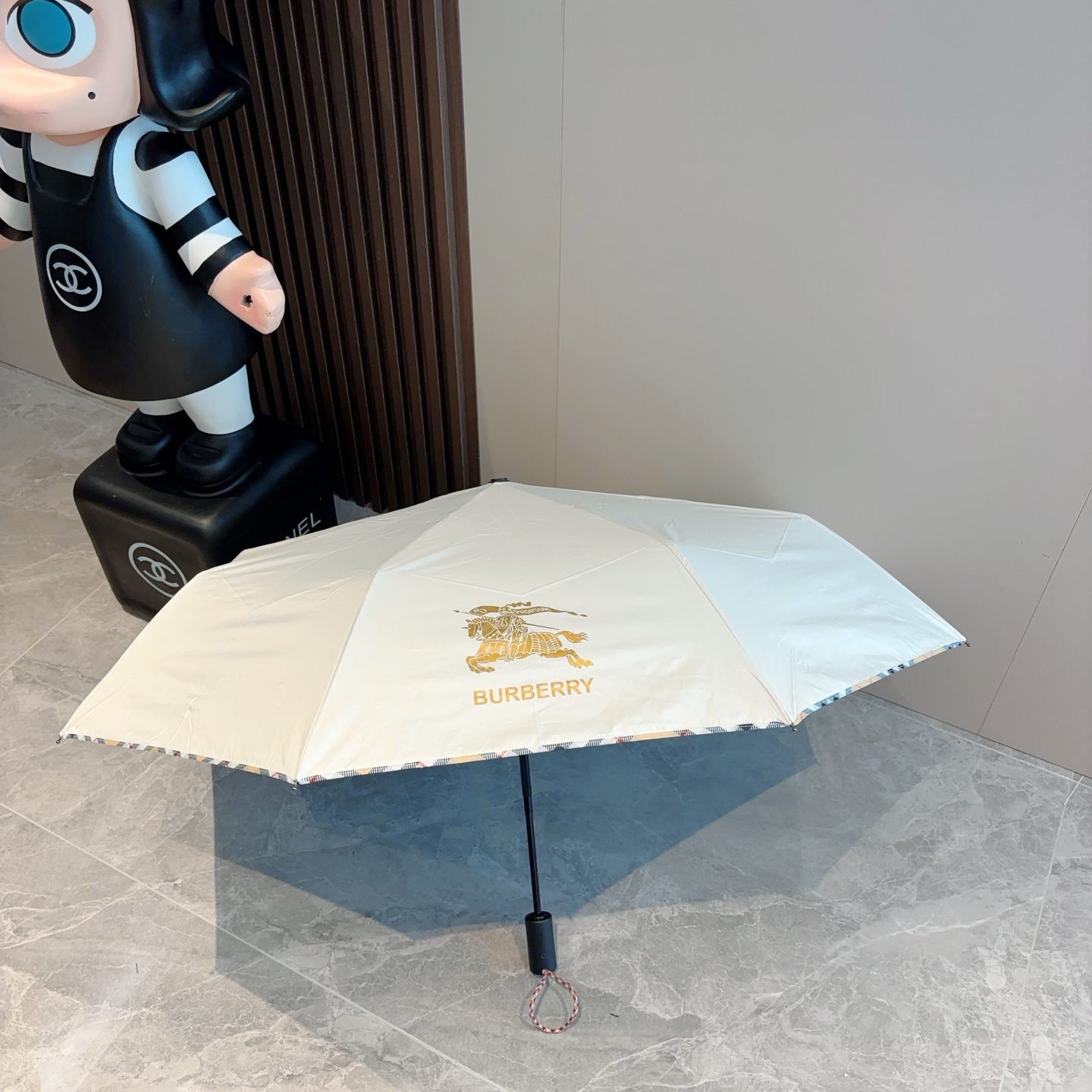  BURBERRY（巴宝莉） 三折自动折叠晴雨伞 年度巅峰之作 经典 高雅 时髦 这就是被称为英国BUR