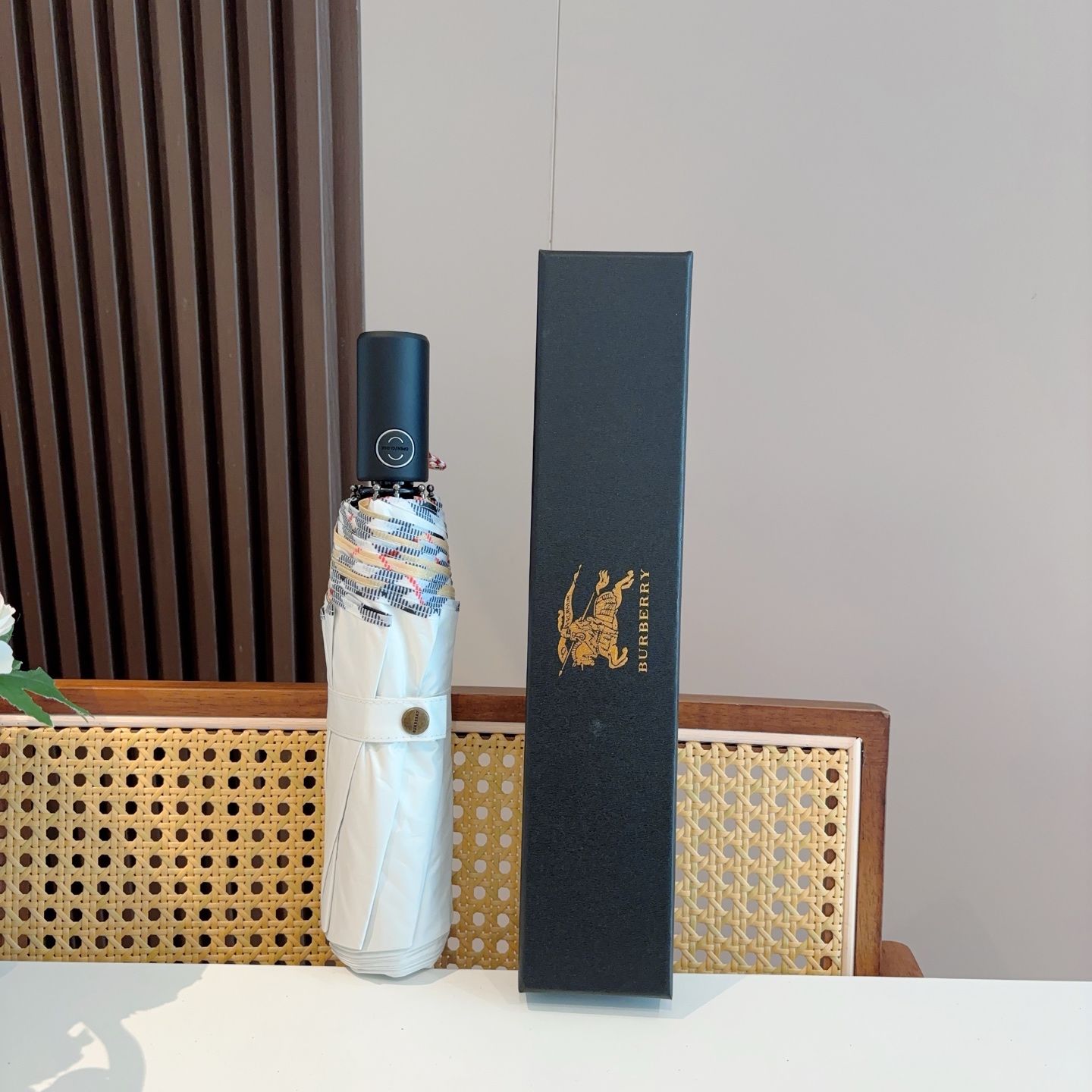  BURBERRY（巴宝莉） 三折自动折叠晴雨伞 年度巅峰之作 经典 高雅 时髦 这就是被称为英国BUR