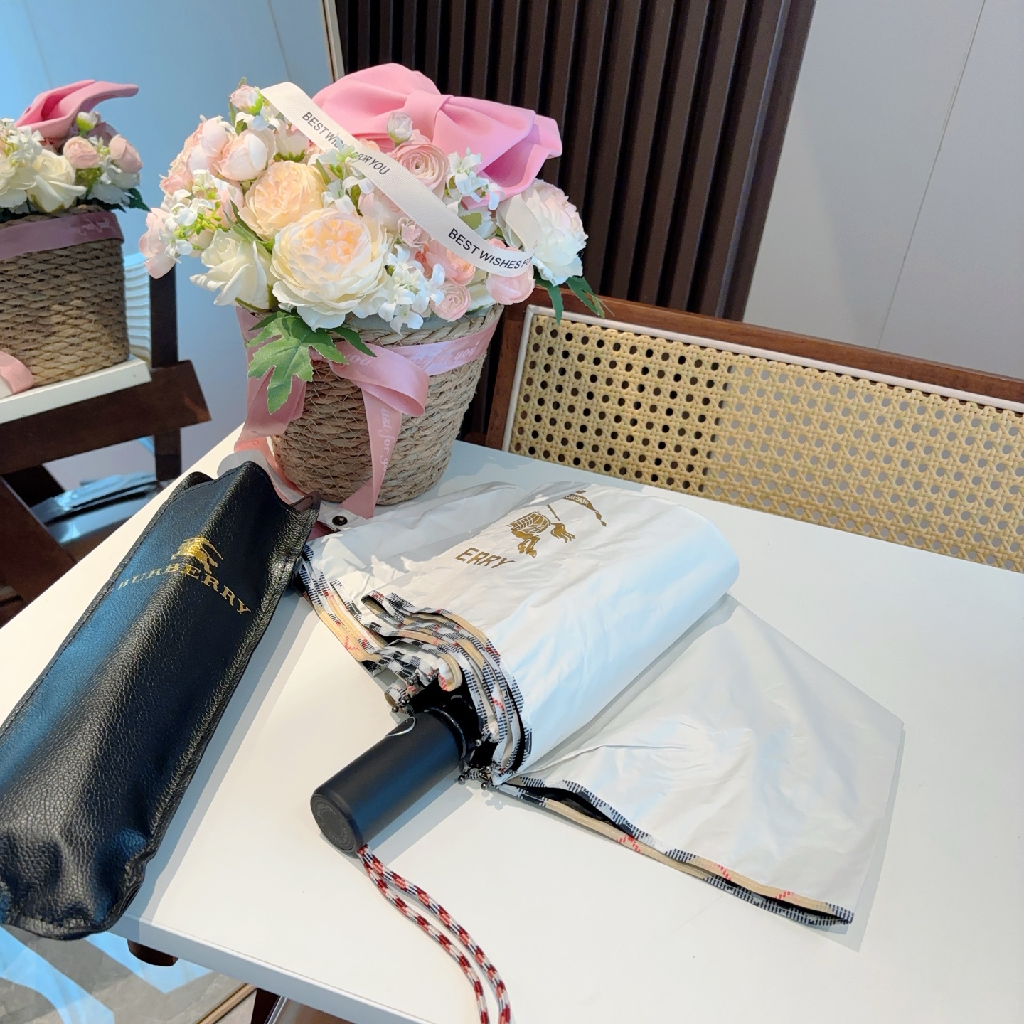  BURBERRY（巴宝莉） 三折自动折叠晴雨伞 年度巅峰之作 经典 高雅 时髦 这就是被称为英国BUR