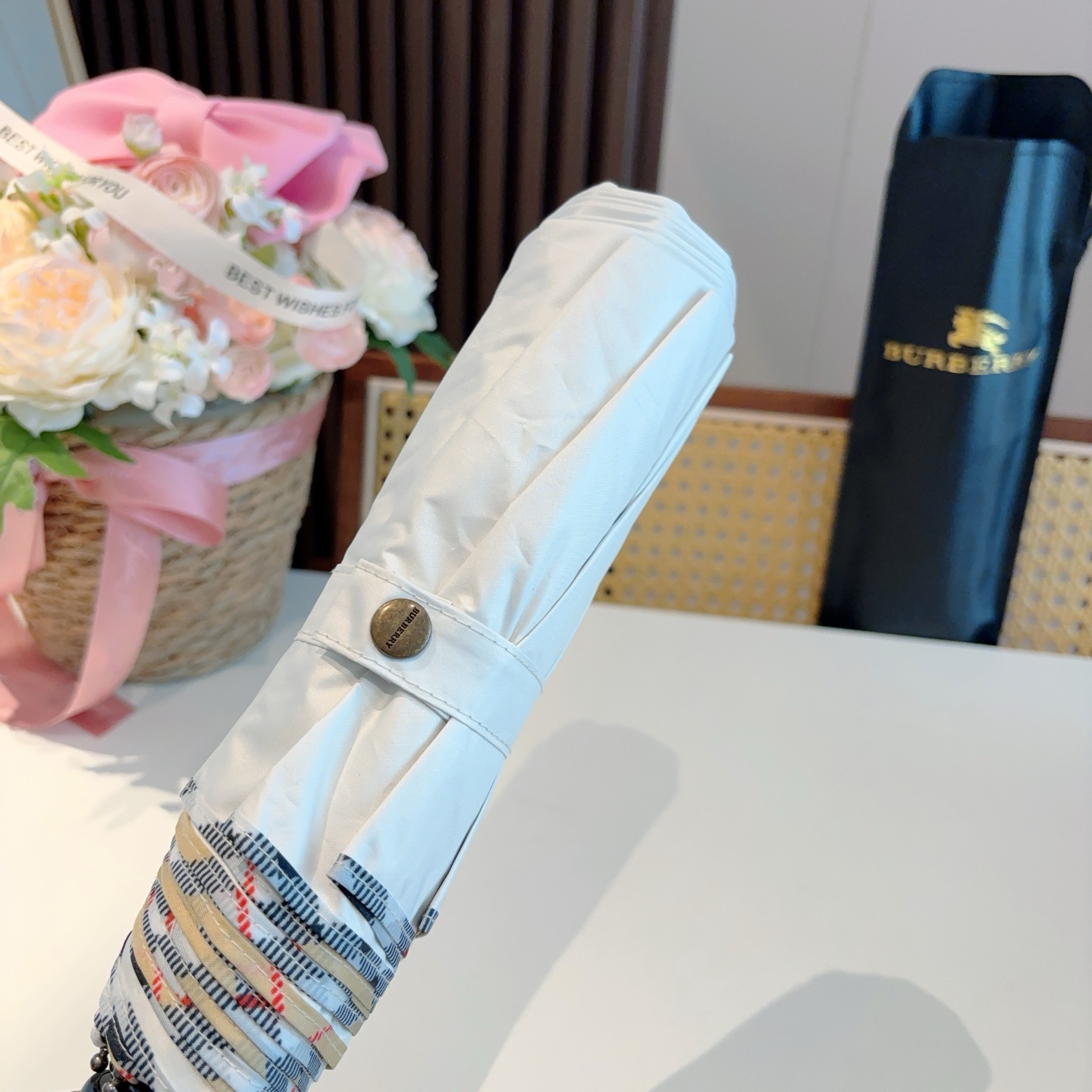  BURBERRY（巴宝莉） 三折自动折叠晴雨伞 年度巅峰之作 经典 高雅 时髦 这就是被称为英国BUR
