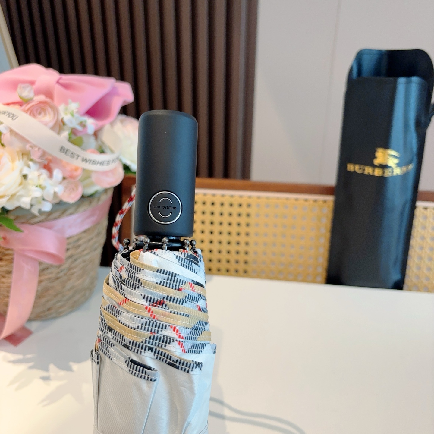  BURBERRY（巴宝莉） 三折自动折叠晴雨伞 年度巅峰之作 经典 高雅 时髦 这就是被称为英国BUR