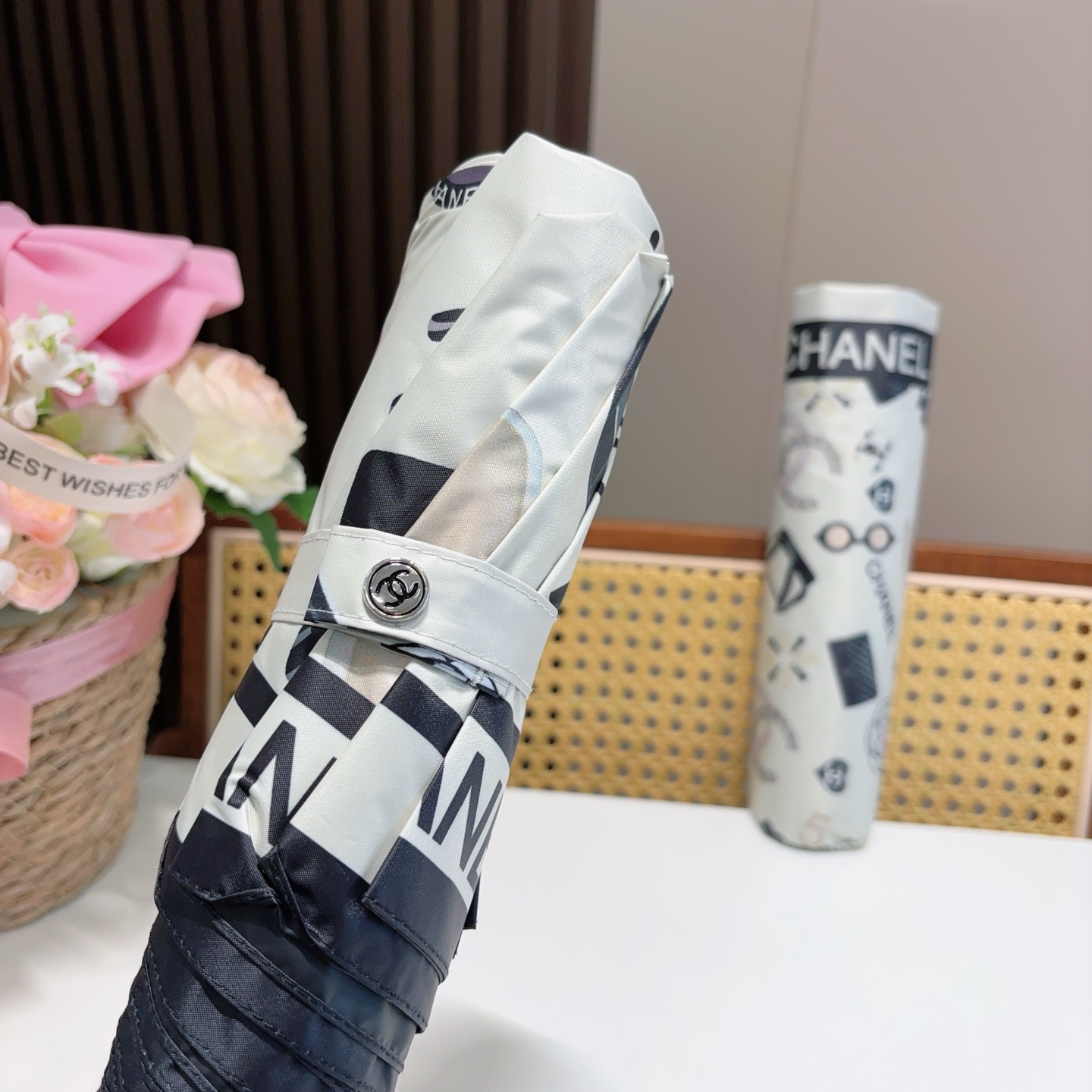  CHANEL（香奈儿）三折自动折叠晴雨伞 选用台湾进口UV防紫外线伞布 原单代工级品质  