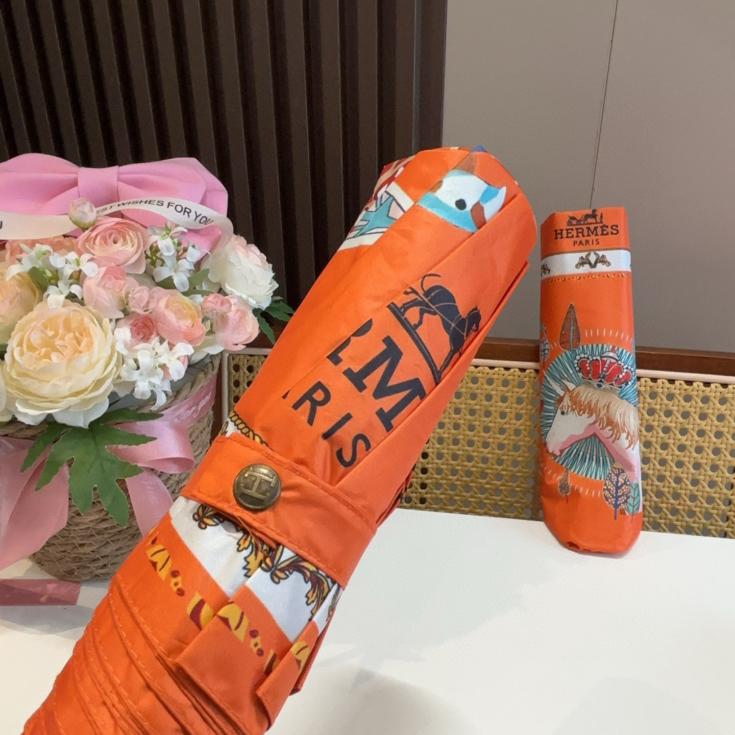 爱马仕（Hermès）   新款 极品H家三折自动伞重磅呈现 以其精湛的工艺技术和源源不断的想像力 新涂