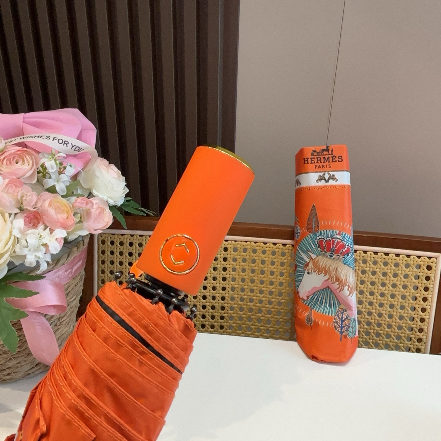 爱马仕（Hermès）   新款 极品H家三折自动伞重磅呈现 以其精湛的工艺技术和源源不断的想像力 新涂