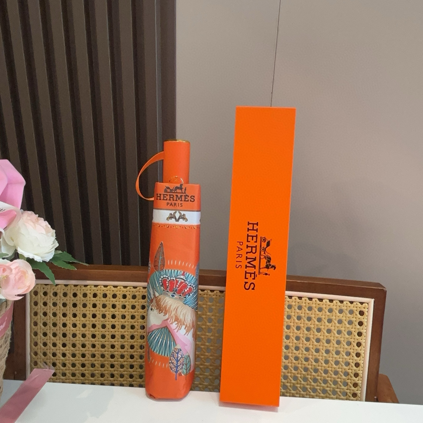 爱马仕（Hermès）   新款 极品H家三折自动伞重磅呈现 以其精湛的工艺技术和源源不断的想像力 新涂