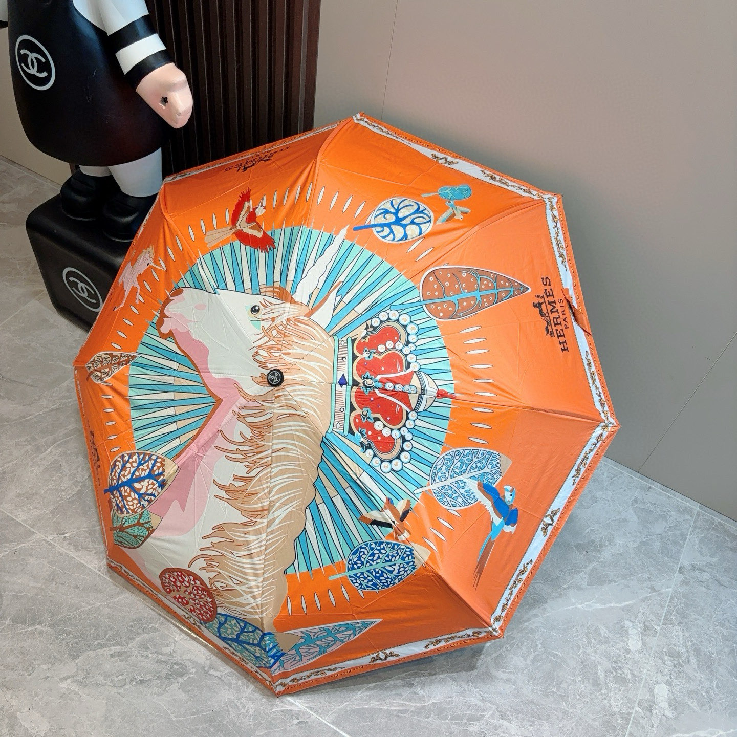 爱马仕（Hermès）   新款 极品H家三折自动伞重磅呈现 以其精湛的工艺技术和源源不断的想像力 新涂