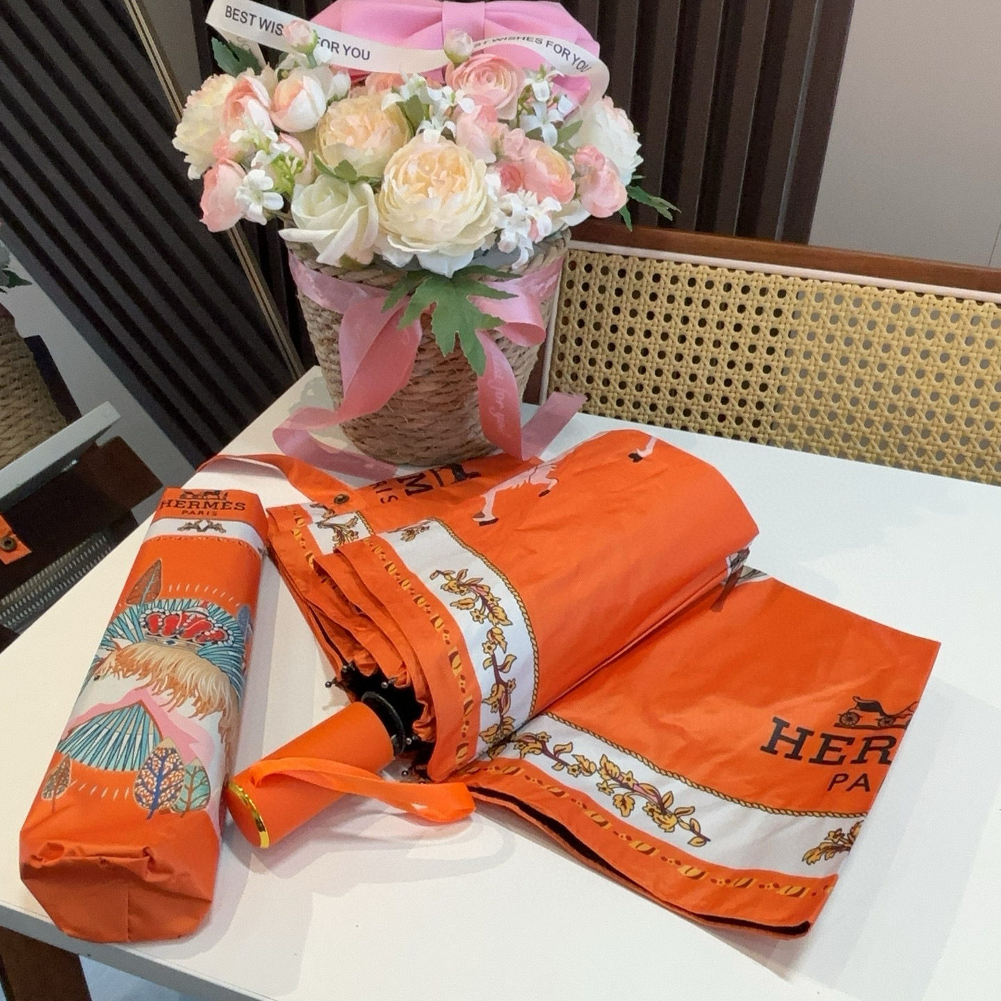 爱马仕（Hermès）   新款 极品H家三折自动伞重磅呈现 以其精湛的工艺技术和源源不断的想像力 新涂