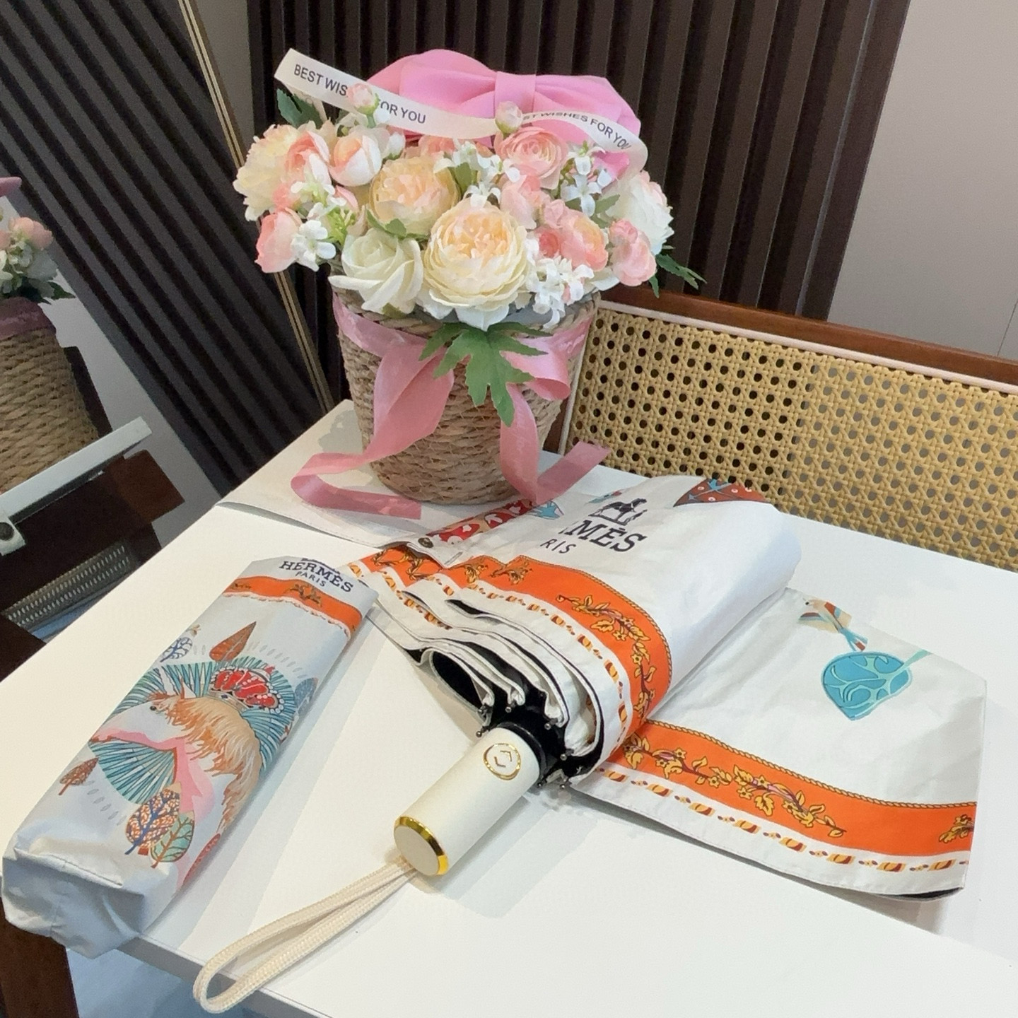 爱马仕（Hermès）   新款 极品H家三折自动伞重磅呈现 以其精湛的工艺技术和源源不断的想像力 新涂