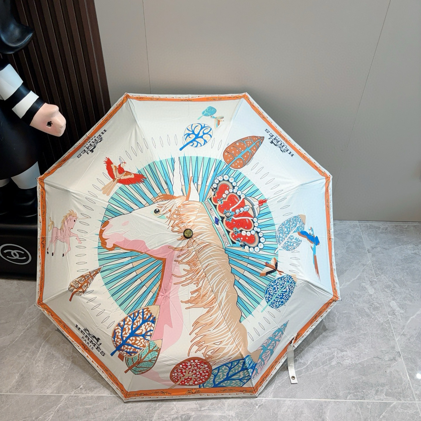 爱马仕（Hermès）   新款 极品H家三折自动伞重磅呈现 以其精湛的工艺技术和源源不断的想像力 新涂